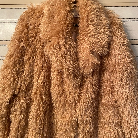 New Aligne Faux Fur Coat - Picture 8 of 9